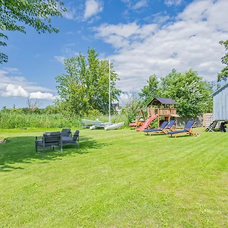 Hafenidyll Am Peenestrom - Familienurlaub Bis 14 Personen Ferienhaus